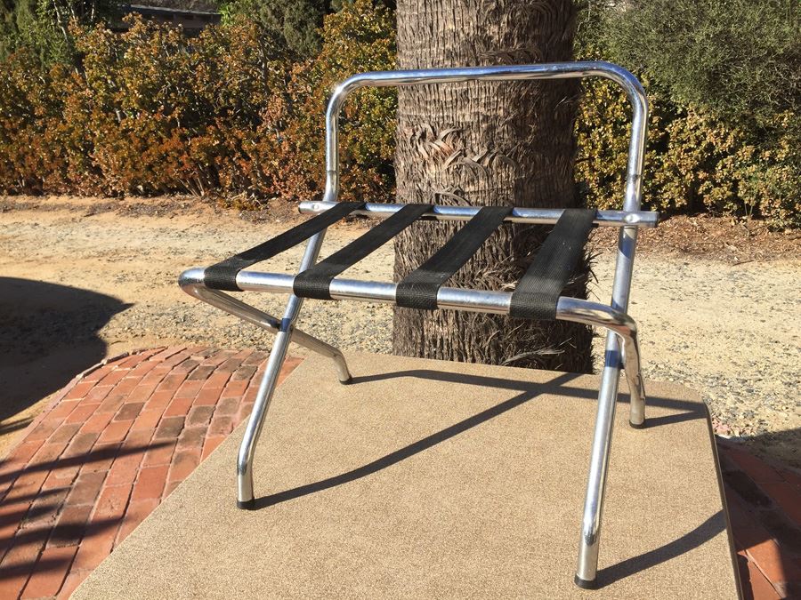 Luggage Stand [Photo 1]