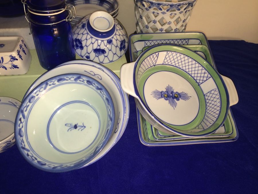 Blue & White Lot [Photo 4]