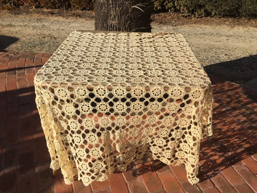 Vintage Hand Made Crochet Lot Tablecloths Runners  [Photo 3]