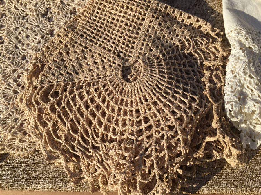 Vintage Hand Made Crochet Lot Tablecloths Runners  [Photo 11]