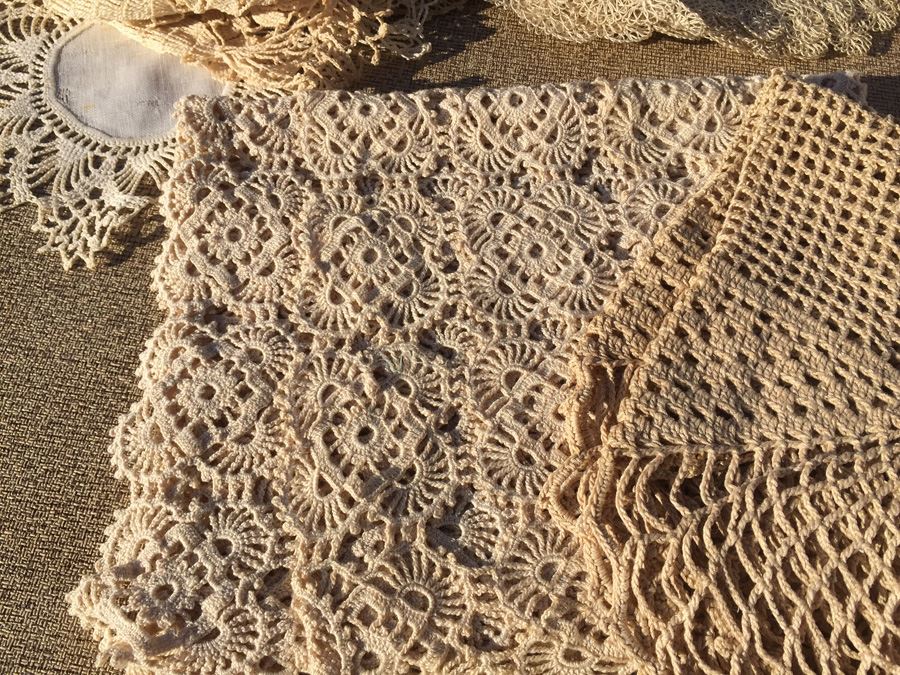Vintage Hand Made Crochet Lot Tablecloths Runners  [Photo 12]