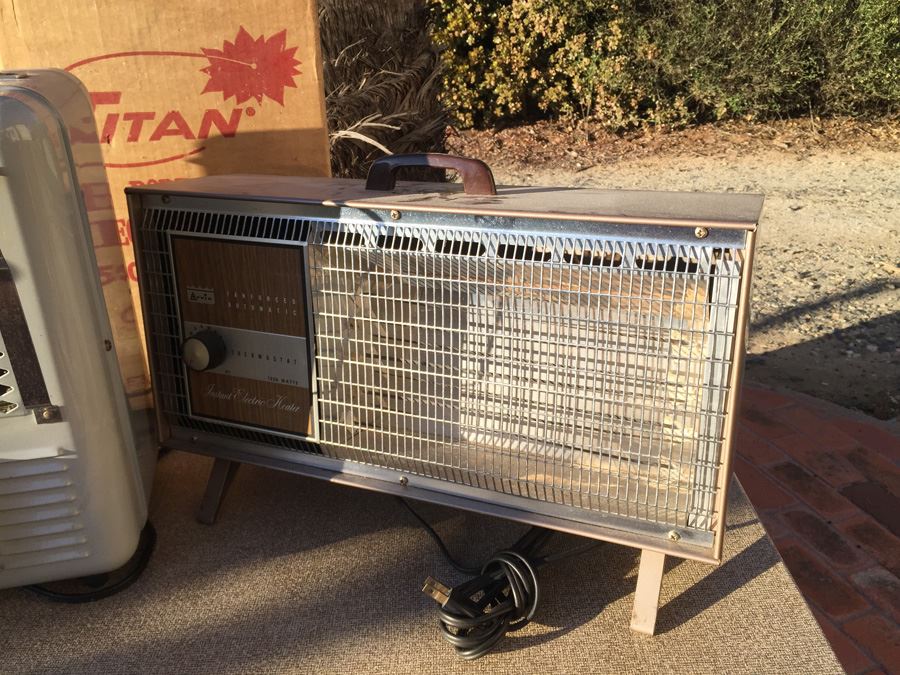 Vintage Portable Electric Heaters (One With Box) [Photo 5]