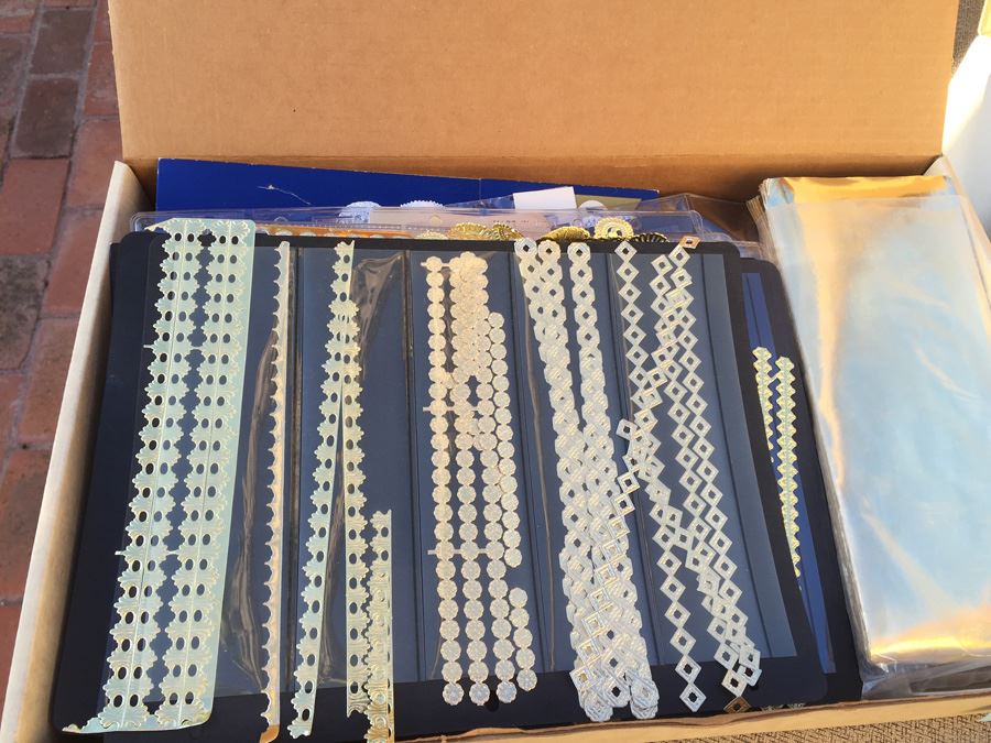 Foils And Doilies Lot [Photo 4]