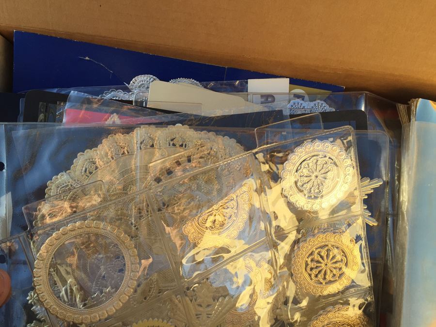 Foils And Doilies Lot [Photo 6]