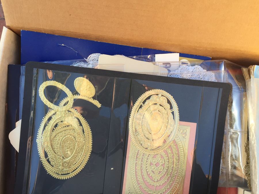 Foils And Doilies Lot [Photo 7]