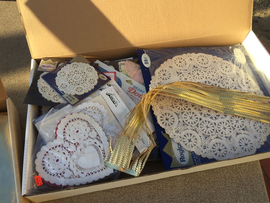 Foils And Doilies Lot [Photo 3]