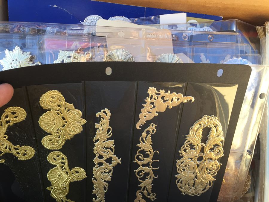 Foils And Doilies Lot [Photo 5]