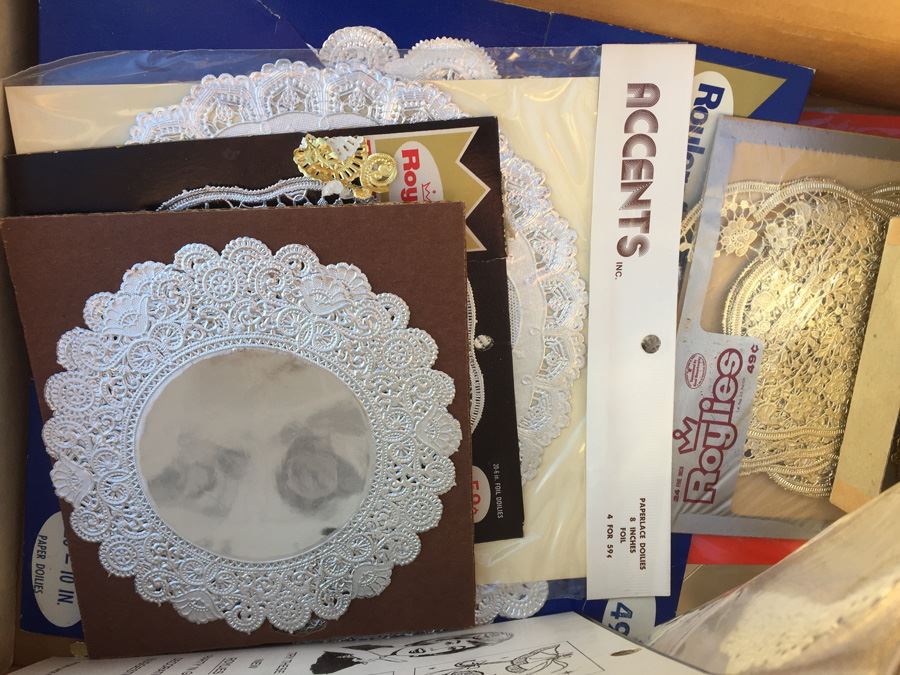 Foils And Doilies Lot [Photo 8]