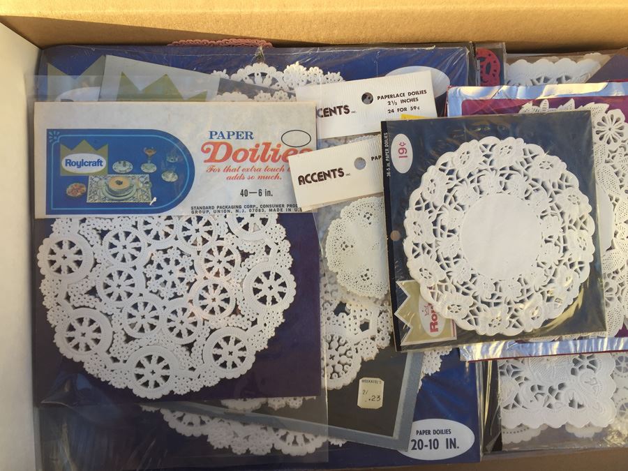 Foils And Doilies Lot [Photo 10]
