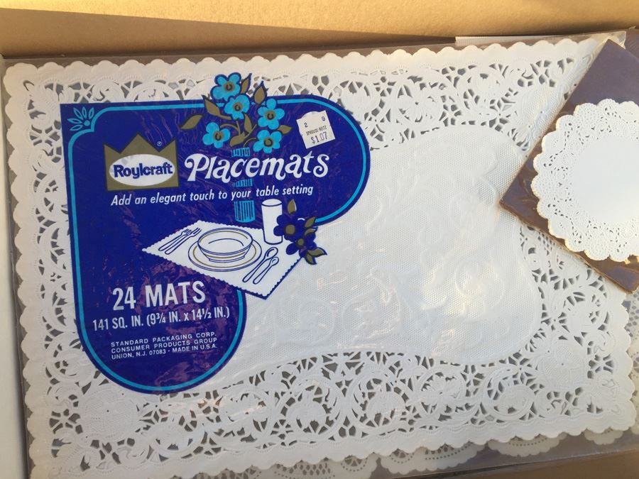 Foils And Doilies Lot [Photo 12]