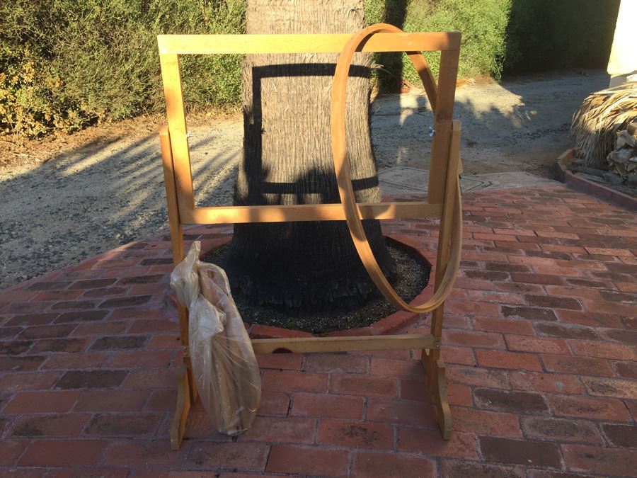 Needlework Stand [Photo 3]