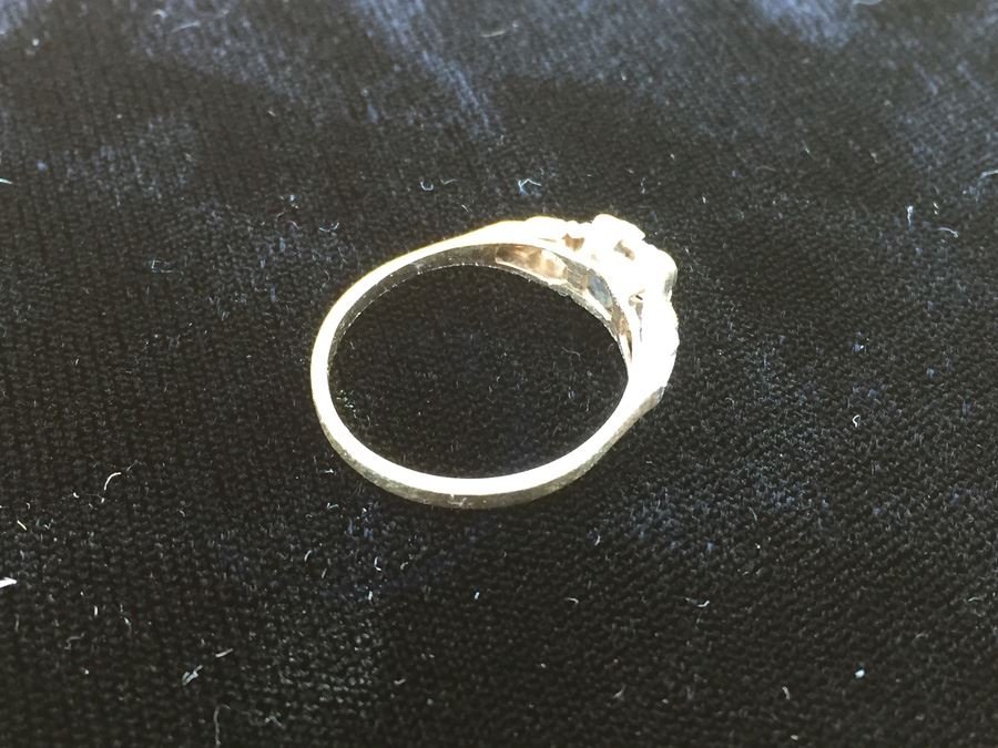 Vintage 14K Gold Ring With Diamond (Note That The Diamond Has A Large Chip)