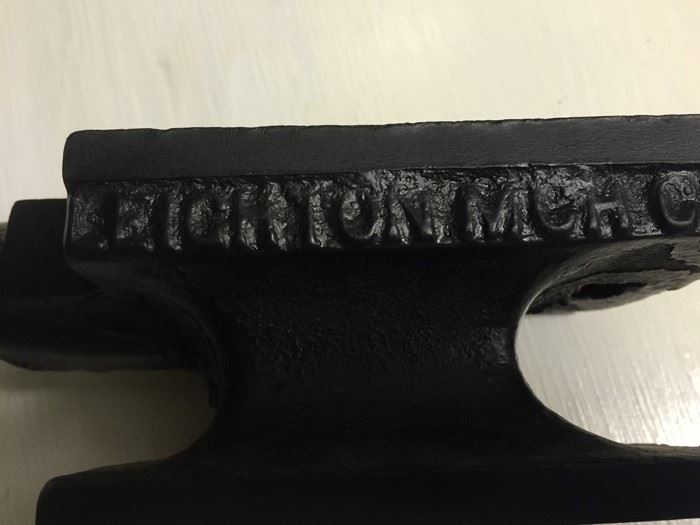 Vintage Black Anvil [Photo 4]