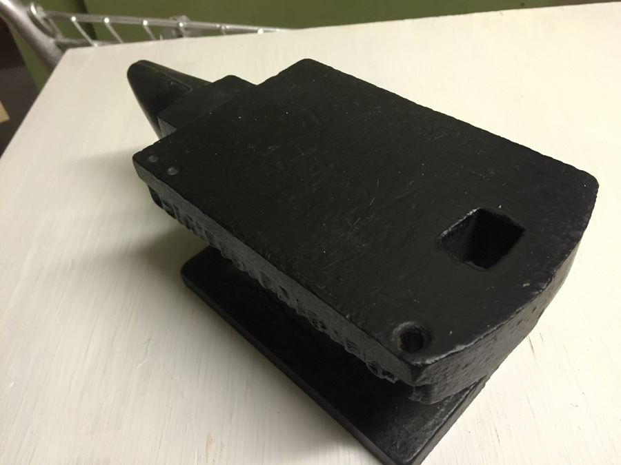 Vintage Black Anvil [Photo 8]