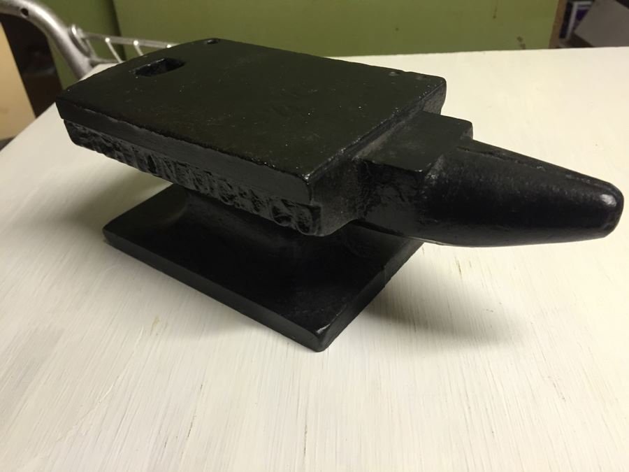 Vintage Black Anvil [Photo 2]