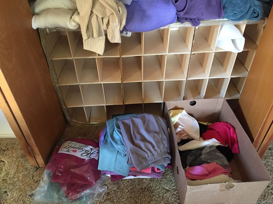 Closet Filled With Women's Clothes [Photo 5]
