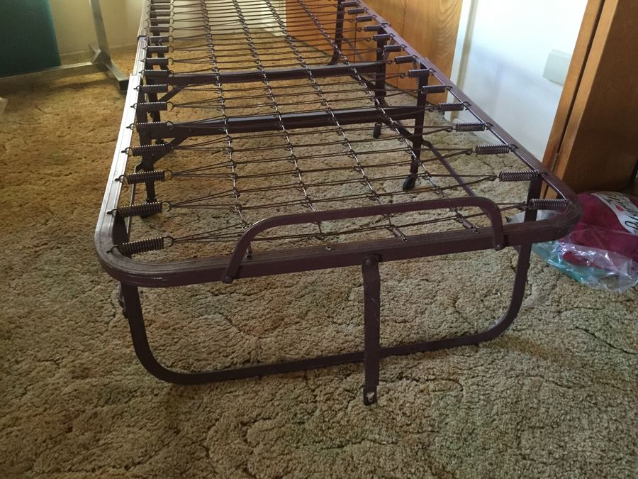 Metal Cot [Photo 6]