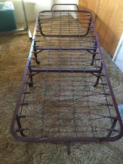 Metal Cot [Photo 5]