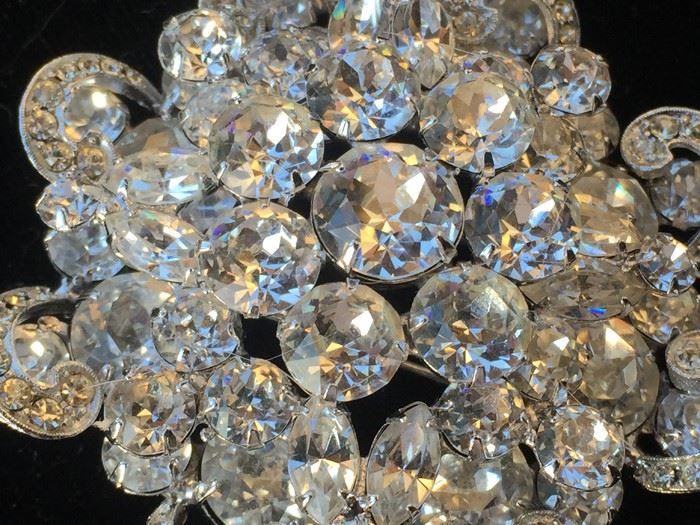 Large Vintage WEISS Brooch [Photo 2]