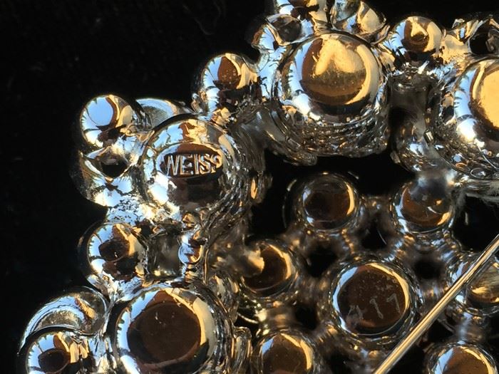 Large Vintage WEISS Brooch [Photo 10]