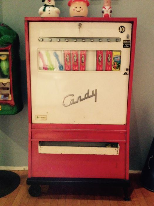 Mid-Century Modern 10 Cent Candy Vending Machine Working Dispenses Candy Have Key [Photo 1]