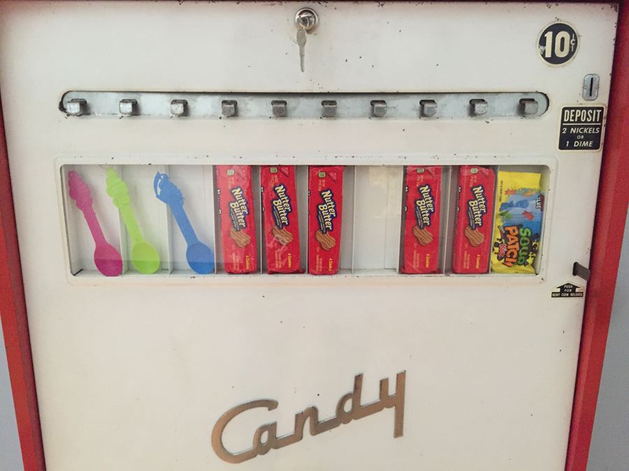 Mid-Century Modern 10 Cent Candy Vending Machine Working Dispenses Candy Have Key [Photo 2]
