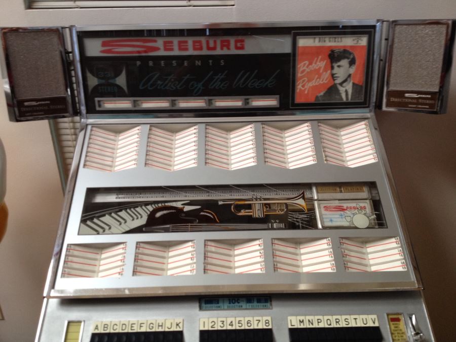 1960's Seeburg Coin-Op Jukebox In Excellent Condition With 45RPM Records And Directional Sound MODEL DS160 H ESTIMATE $3,500 [Photo 5]