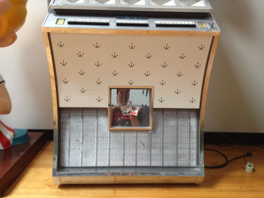 1960's Seeburg Coin-Op Jukebox In Excellent Condition With 45RPM Records And Directional Sound MODEL DS160 H ESTIMATE $3,500 [Photo 9]