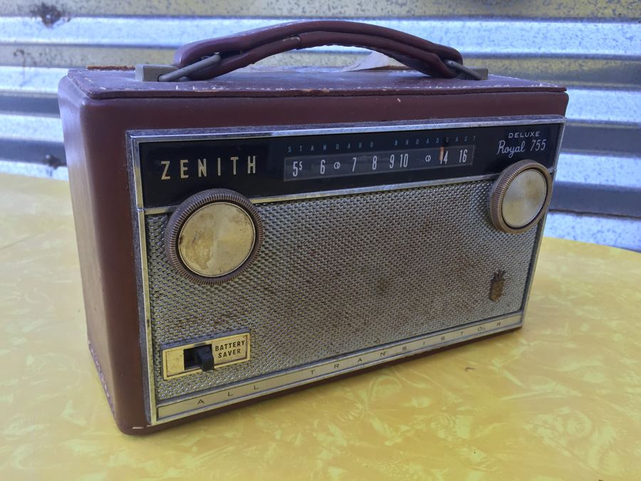 Vintage ZENITH Deluxe Royal 755 Transistor Radio For Display Not Working [Photo 3]