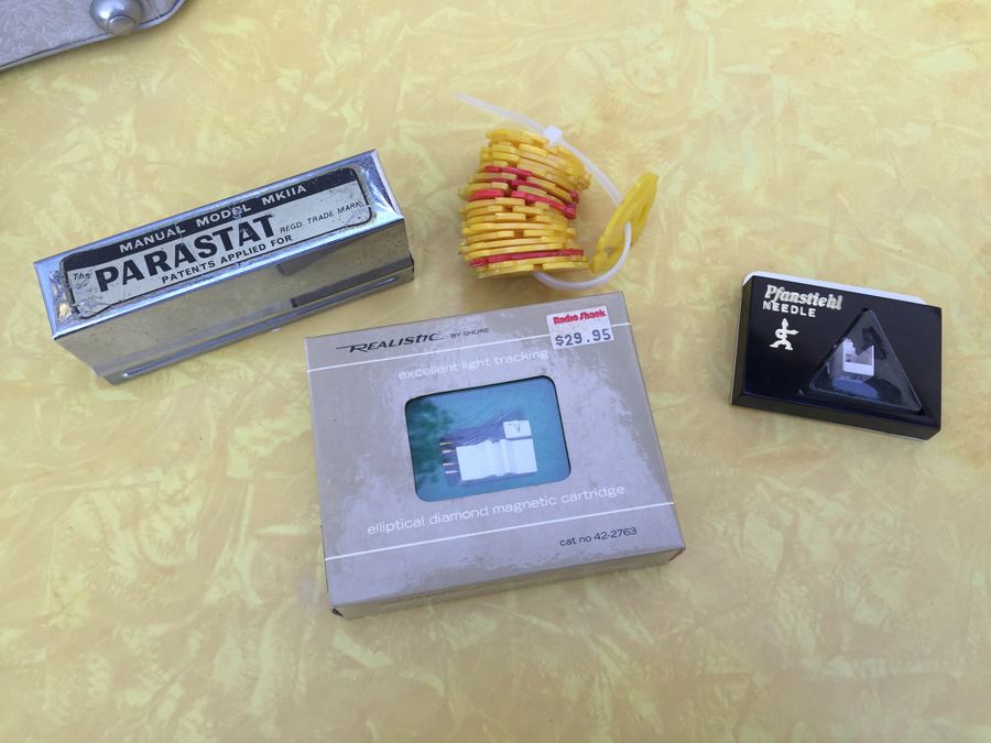 Record Player Needle And Accessory Lot [Photo 1]