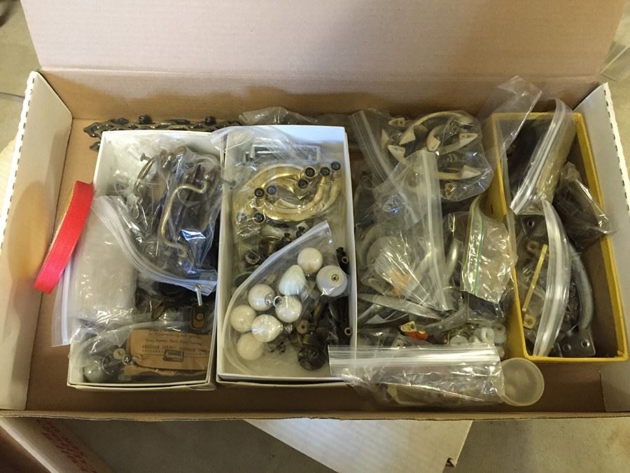 Handle And Knob Lot [Photo 1]