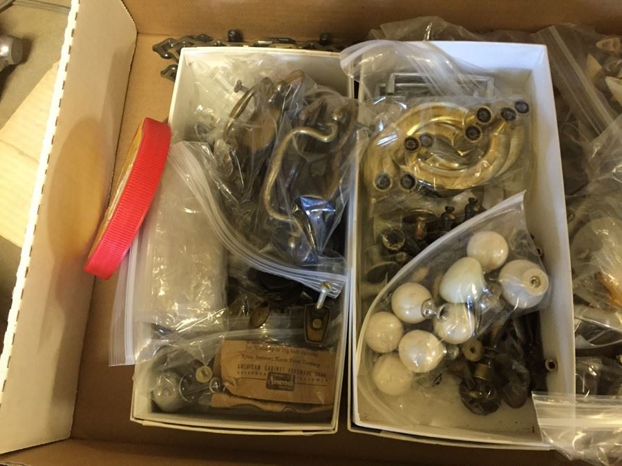 Handle And Knob Lot [Photo 2]
