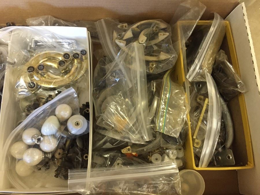 Handle And Knob Lot [Photo 5]
