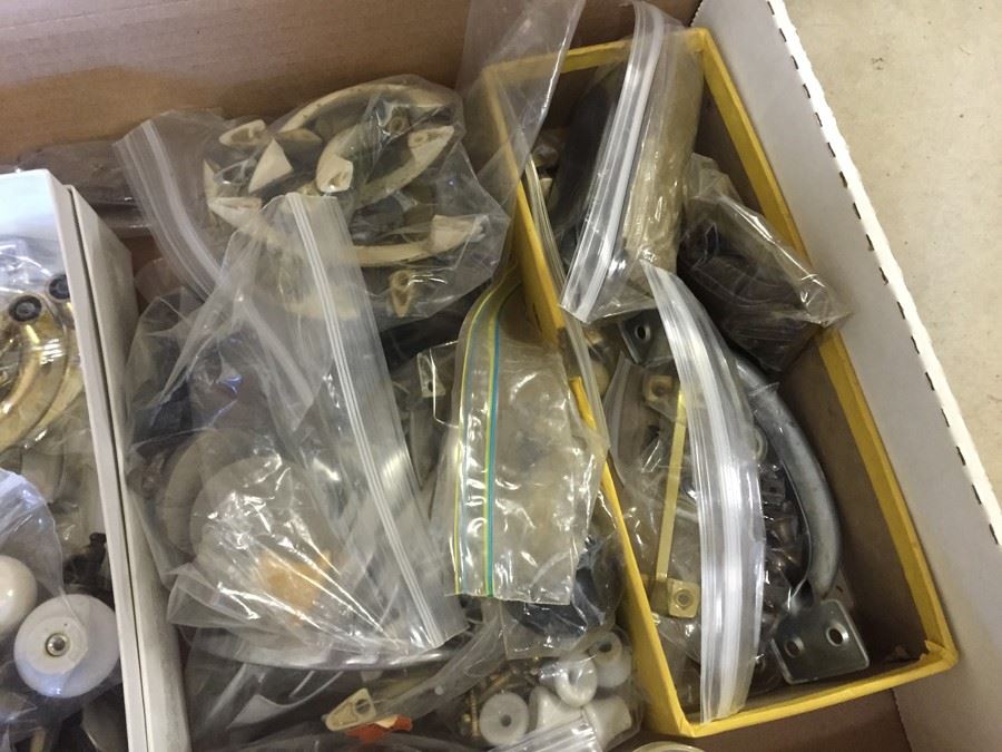 Handle And Knob Lot [Photo 7]