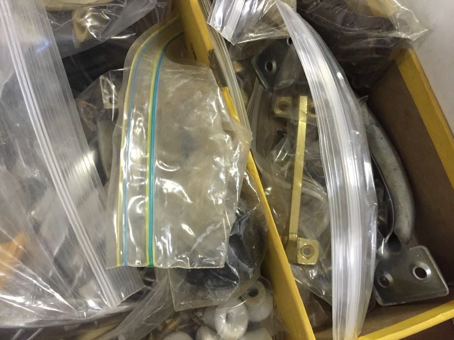 Handle And Knob Lot [Photo 8]