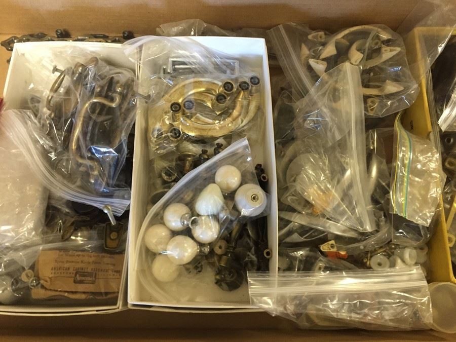 Handle And Knob Lot [Photo 4]