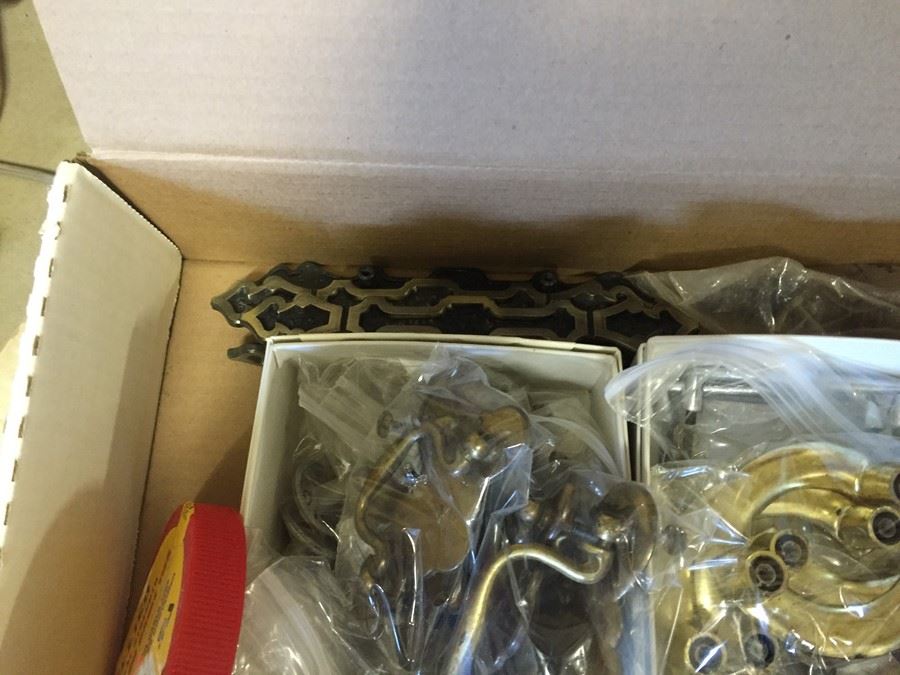 Handle And Knob Lot [Photo 3]