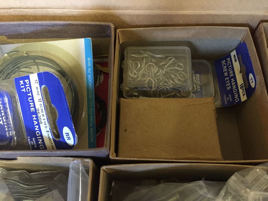 Picture Hanger And Hook Lot [Photo 6]