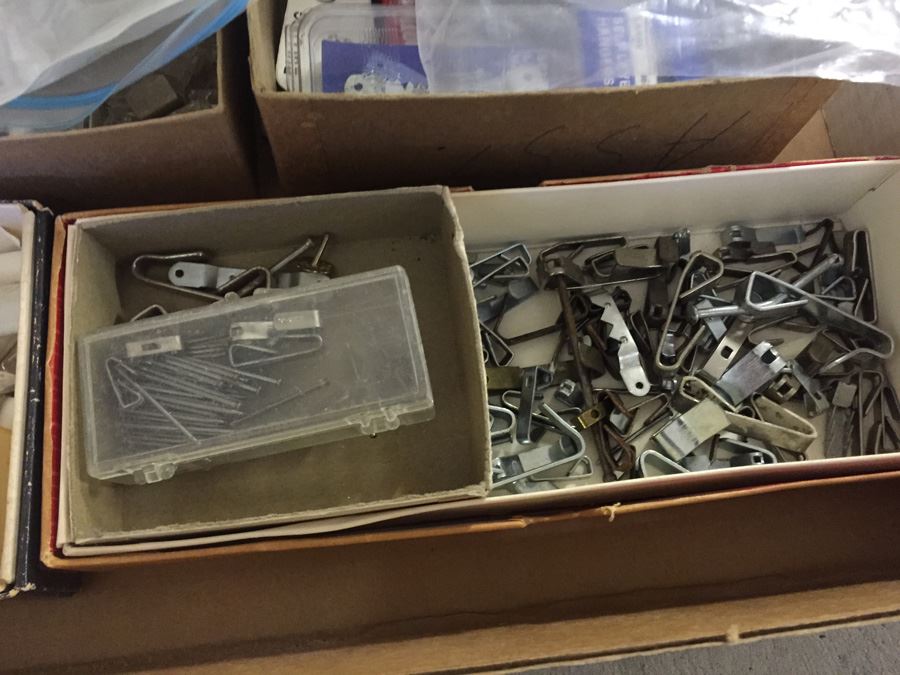 Picture Hanger And Hook Lot [Photo 8]