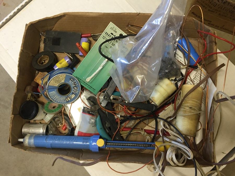 Electronics Lot [Photo 1]