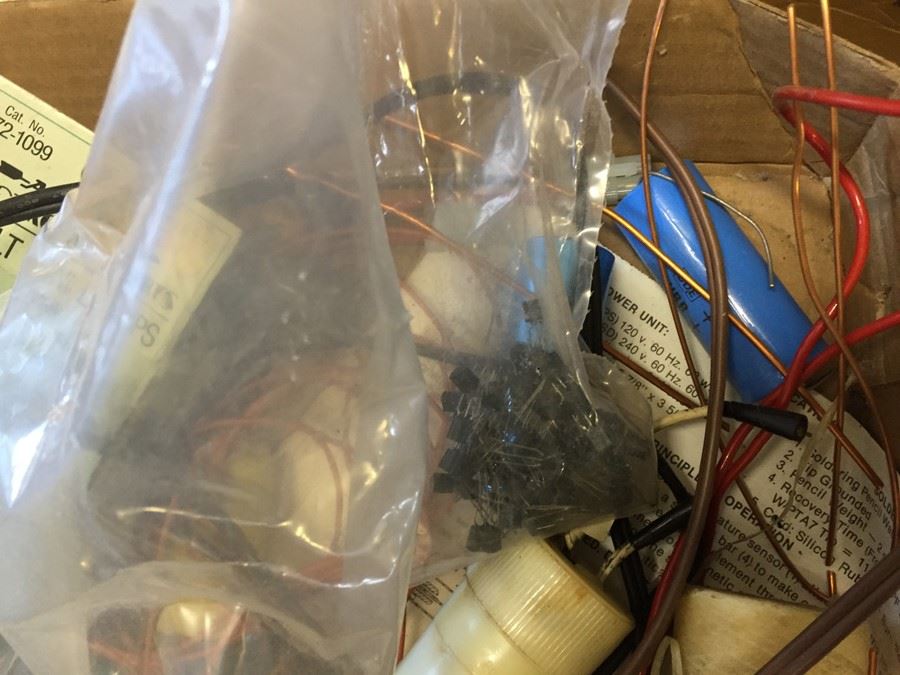 Electronics Lot [Photo 5]