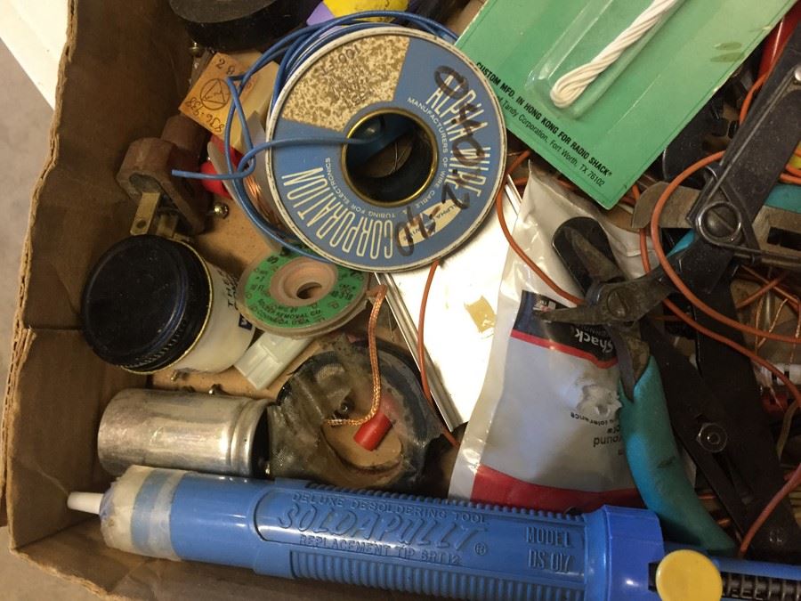 Electronics Lot [Photo 2]