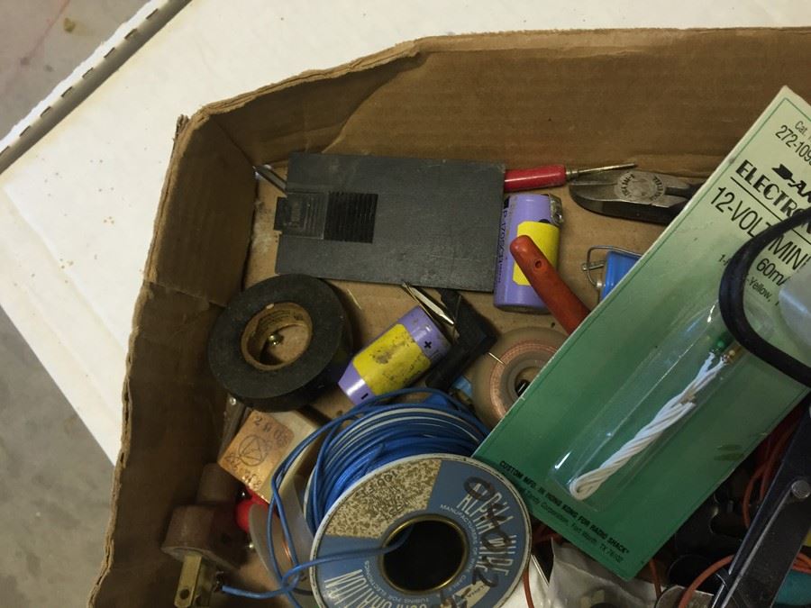 Electronics Lot [Photo 4]