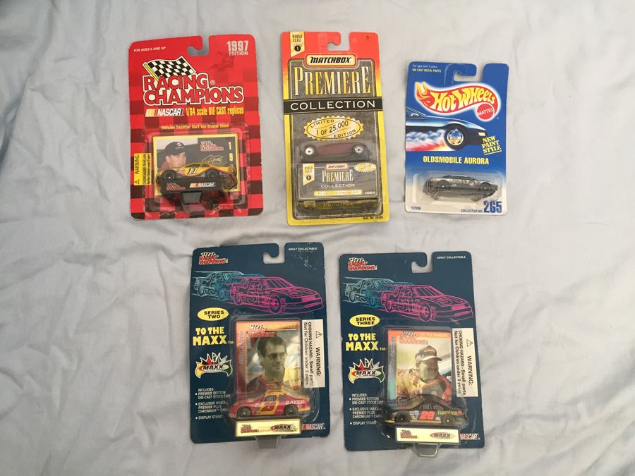 Die Cast Car Lot [Photo 1]
