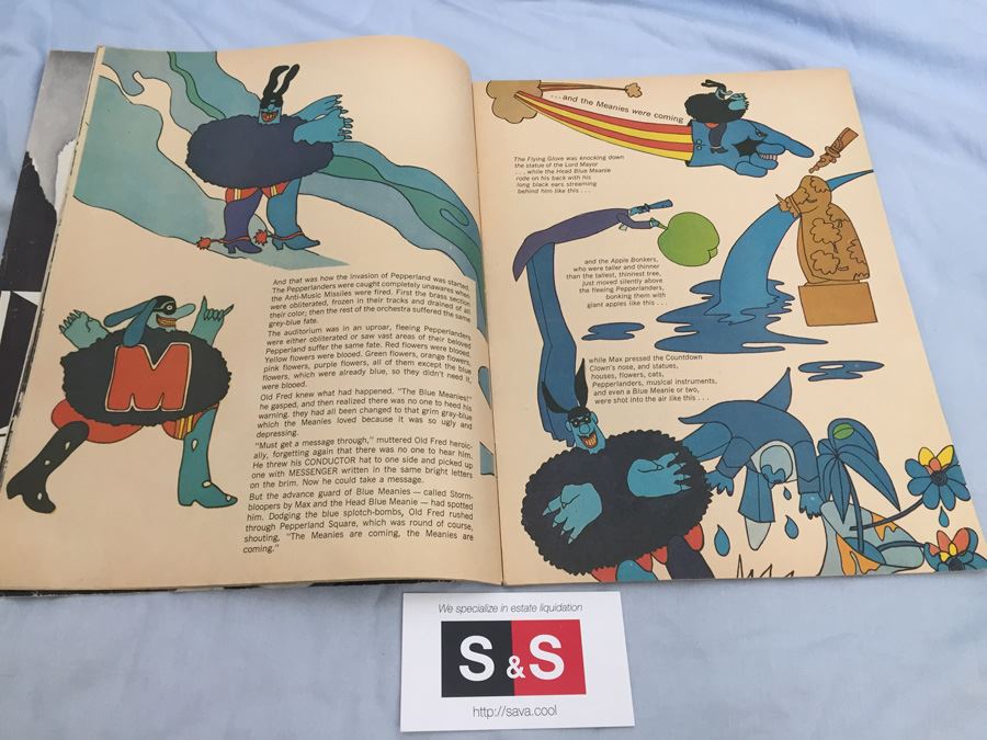 The Official Beatles Yellow Submarine Magazine [Photo 11]