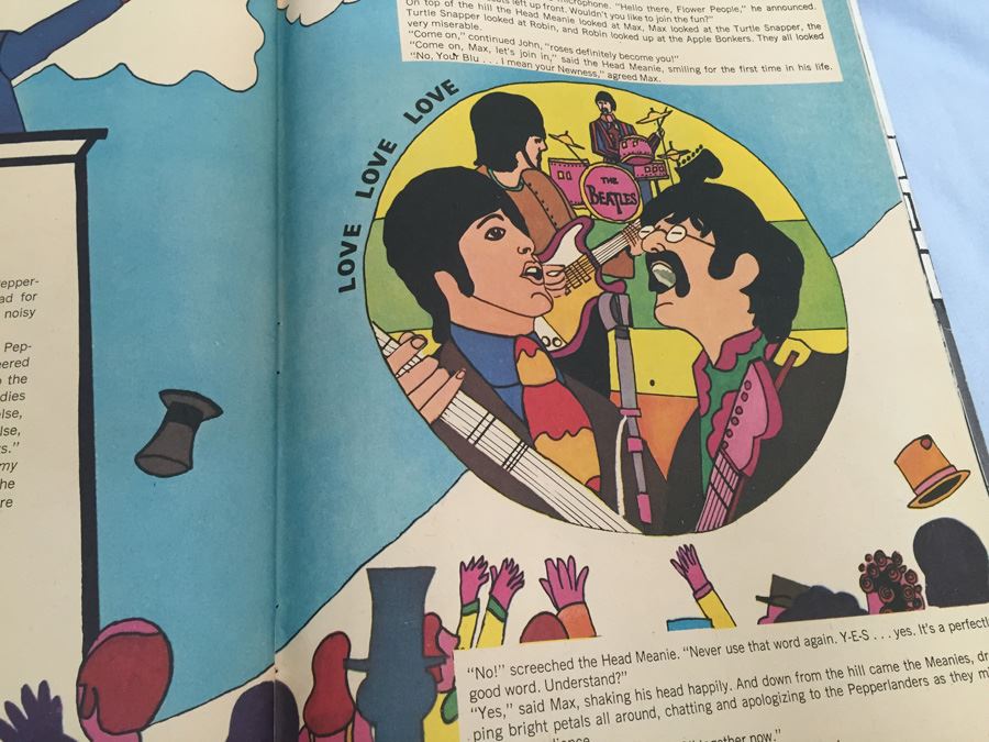 The Official Beatles Yellow Submarine Magazine [Photo 17]