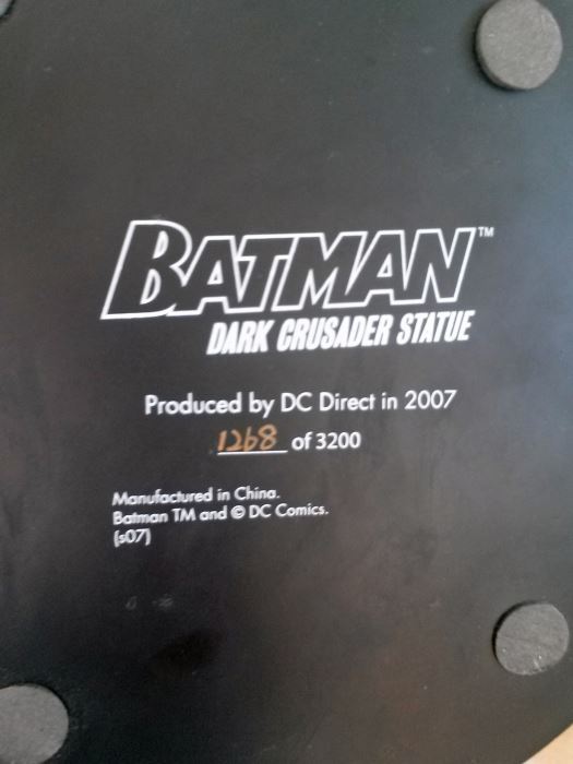 Batman Dark Crusade Statue - Alex Ross LIMITED EDITION [Photo 3]