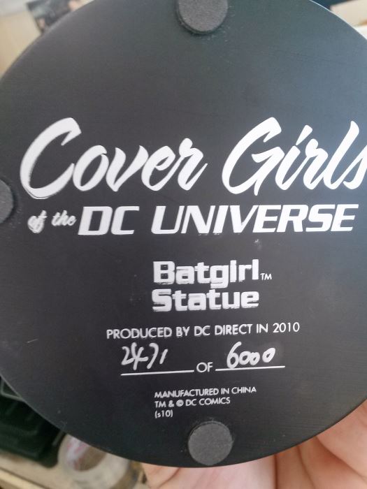 DC Cover Girls Batgirl Statue LIMITED EDITION [Photo 4]