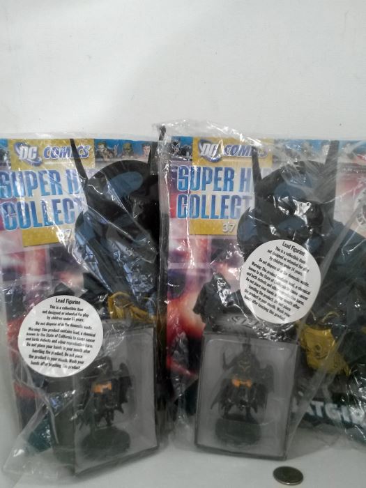 Miniature Batgirl Statue With DC Collectors Magazine (4 sets)
