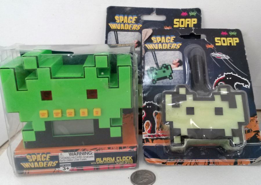 Space Invaders Alarm Clock & (2) Space Invaders Soap-On-A-Roap [Photo 1]